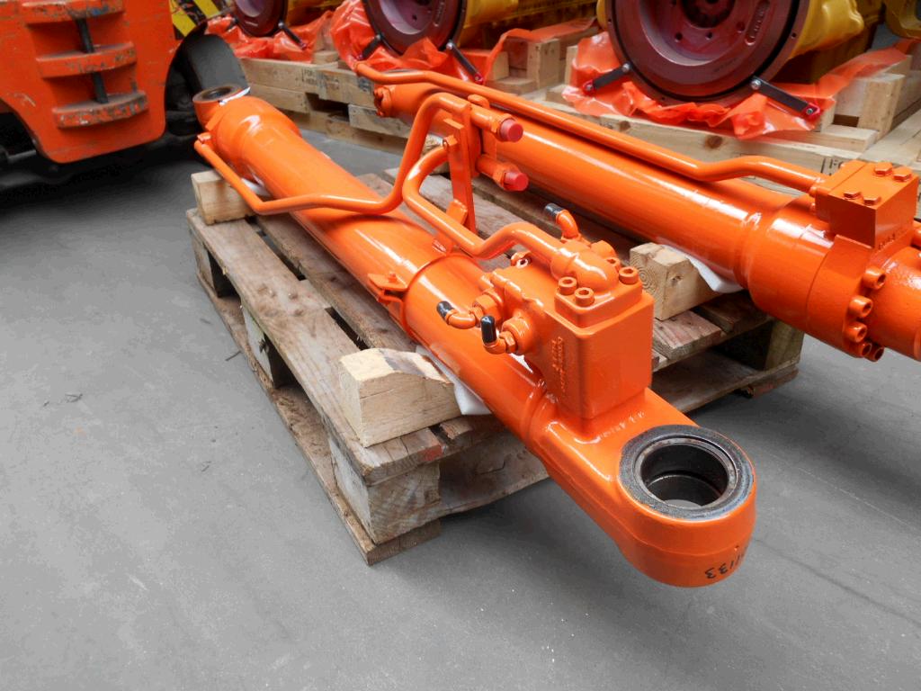 Hitachi –  ZX135US