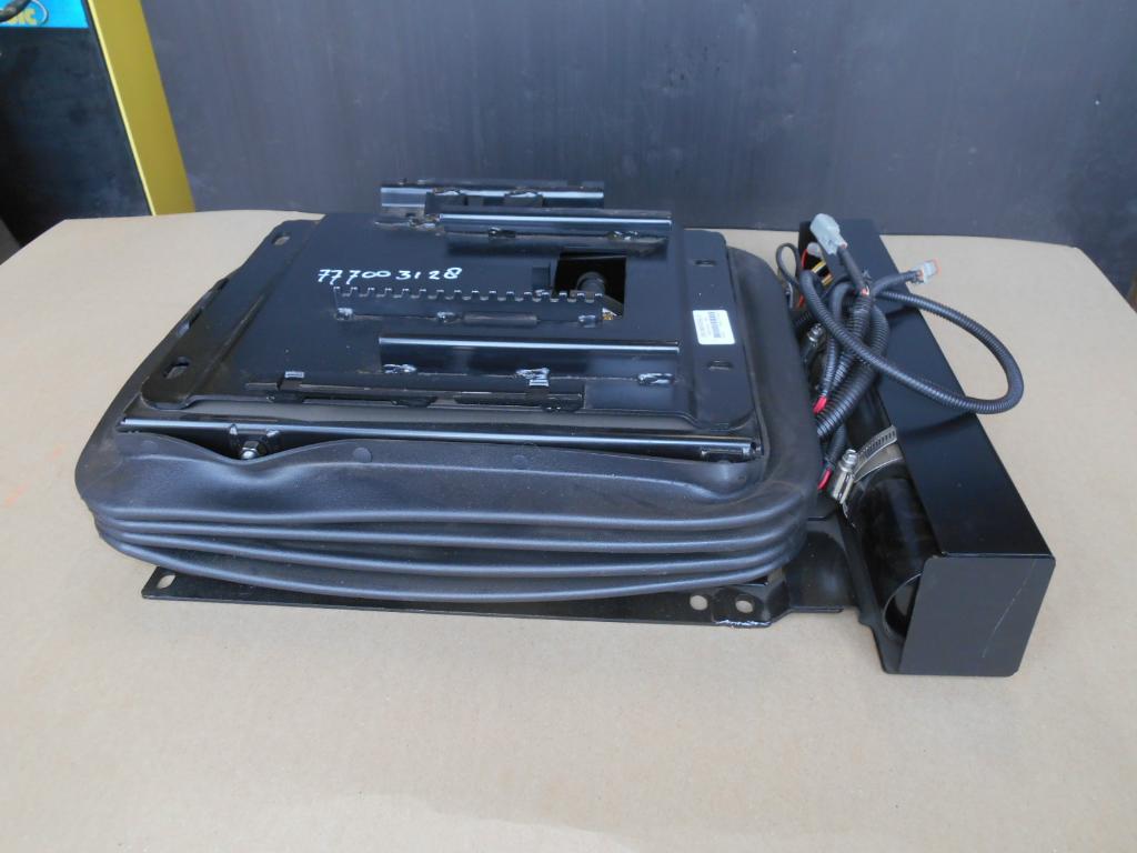 New Holland –  73327303